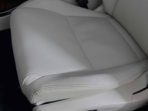 New 2025 Jaguar F-PACE R-Dynamic S image 21