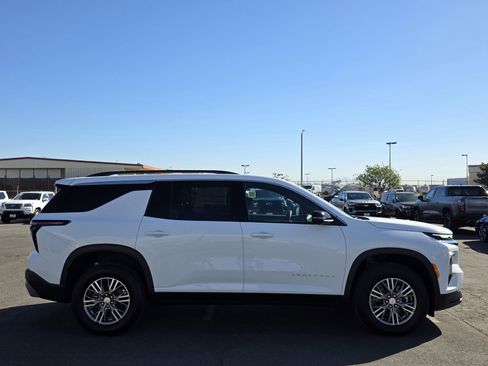 New 2025 Chevrolet Traverse LT w/ Driver Confidence Package image 8