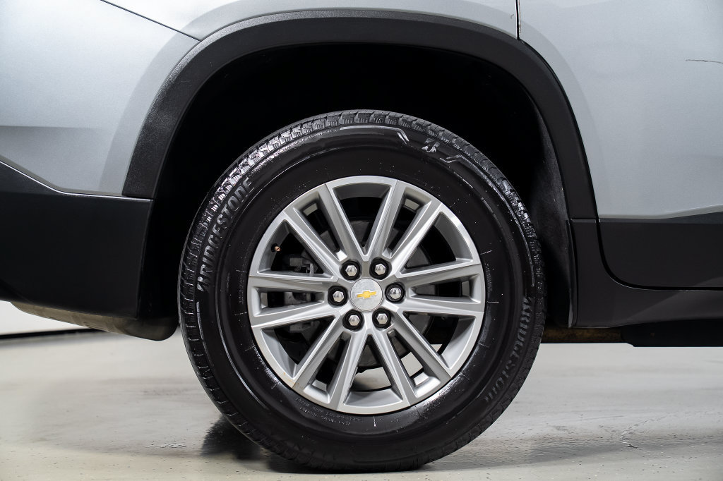 Used 2023 Chevrolet Traverse LT FWD image 7