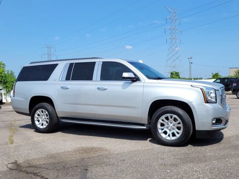 Used 2019 GMC Yukon XL SLT RWD image 2