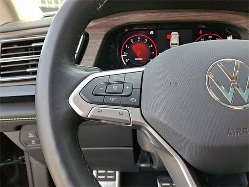 Used 2024 Volkswagen Atlas SEL Premium R-Line image 21