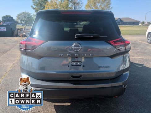 Used 2024 Nissan Rogue SV image 4