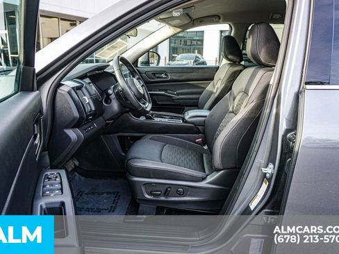 Used 2025 Nissan Pathfinder SV image 18