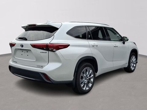 Used 2023 Toyota Highlander Limited AWD/4WD image 4