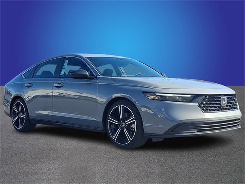 Used 2025 Honda Accord Sport image 3