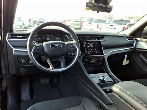 New 2025 Jeep Grand Cherokee Laredo X image 12