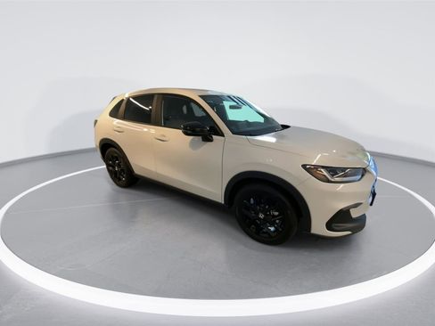 New 2025 Honda HR-V Sport image 9