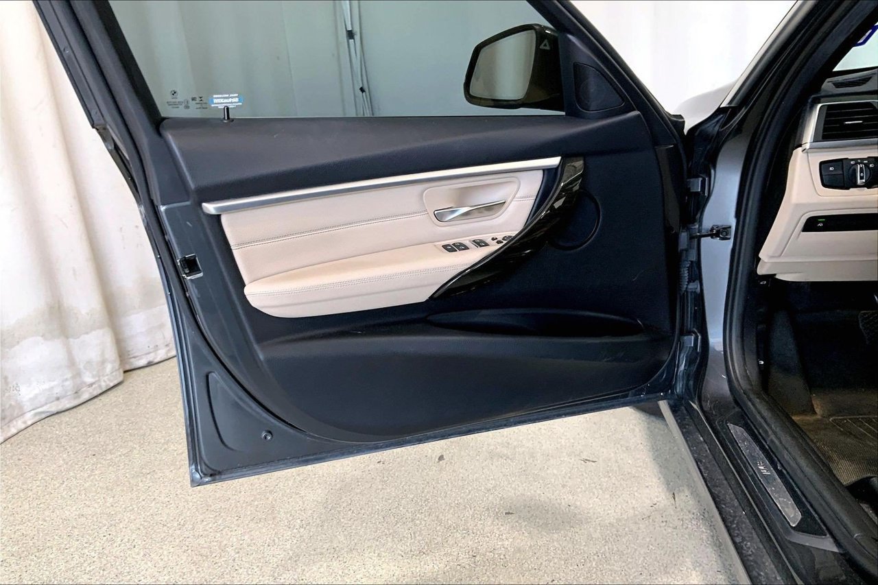 Used 2018 BMW 330i Sedan RWD image 21