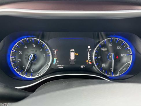Used 2020 Chrysler Pacifica Limited FWD image 44