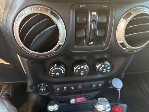 Used 2017 Jeep Wrangler Unlimited Sahara image 5
