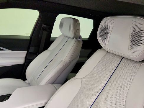 Used 2024 Cadillac Lyriq Luxury RWD image 21