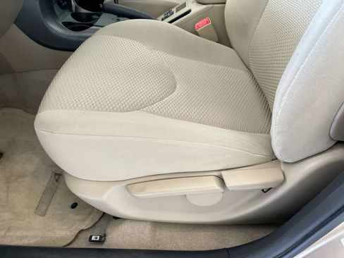 Used 2012 Toyota RAV4 4WD V6 w/ Upgrade Value Pkg image 12