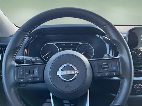 Used 2025 Nissan Pathfinder SL image 14