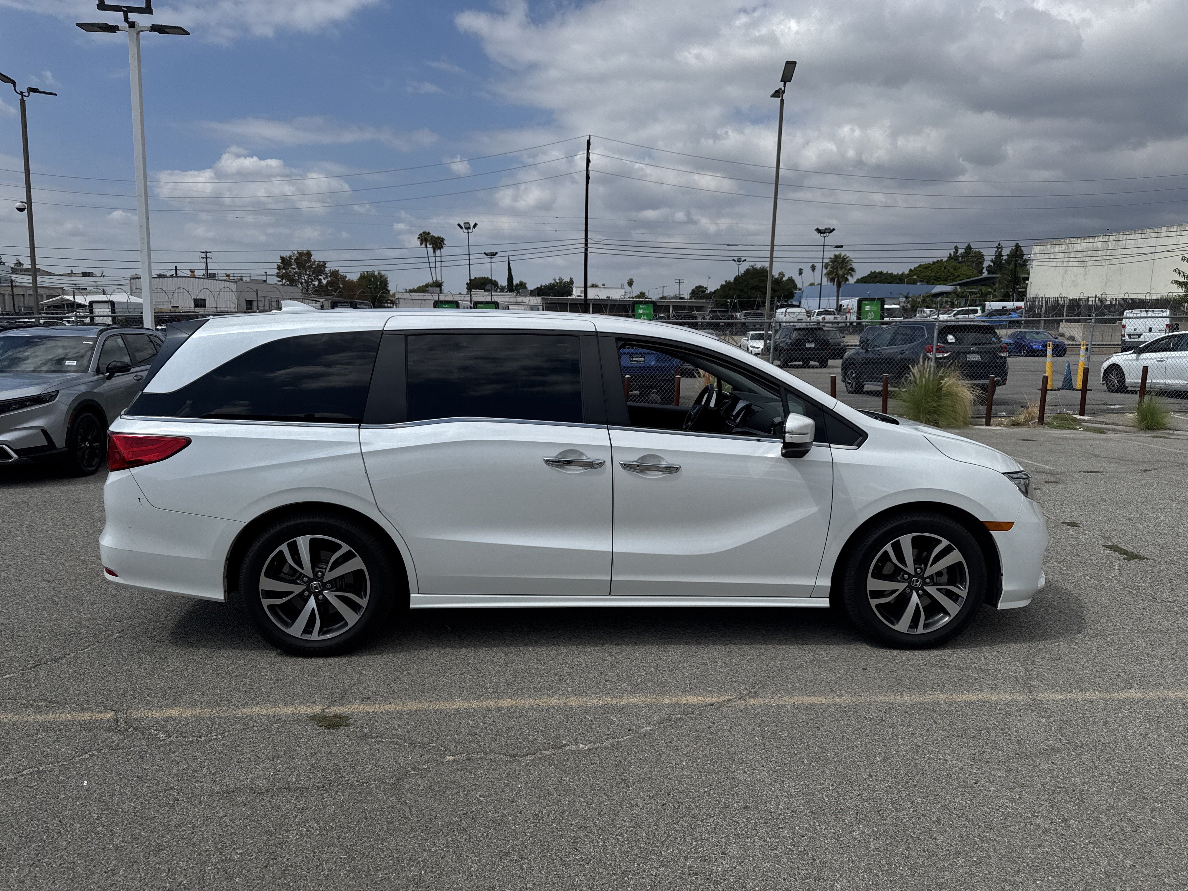 Used 2021 Honda Odyssey Touring image 3