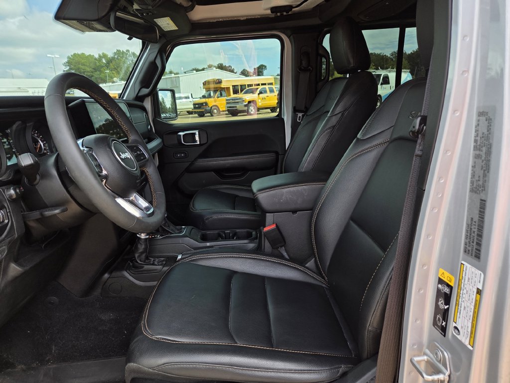 Used 2024 Jeep Wrangler Unlimited Sahara w/ Dual Top Group AWD/4WD image 16