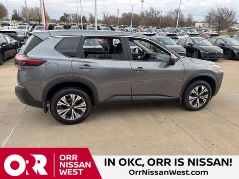 Used 2023 Nissan Rogue SV image 6