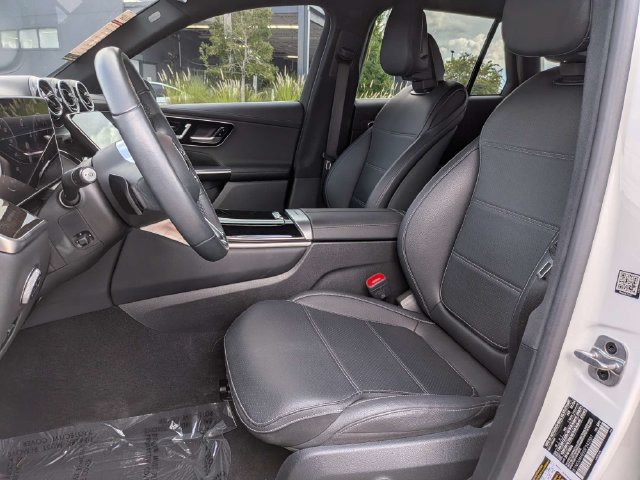 Used 2025 Mercedes-Benz GLC 300 4MATIC image 26