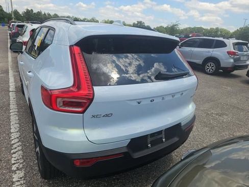 Used 2026 Volvo XC40 B5 Plus AWD/4WD image 4
