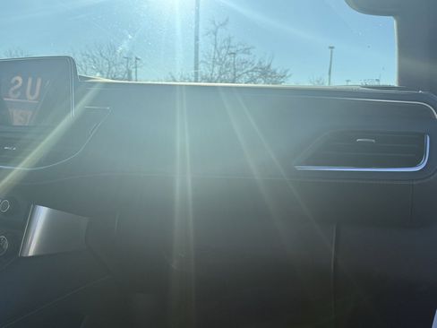 Used 2023 Chevrolet Suburban Premier image 28