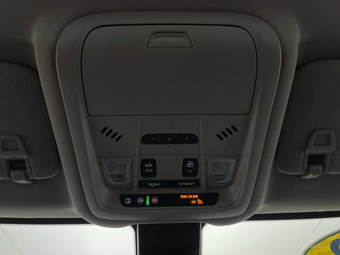 Used 2022 GMC Terrain SLT w/ Infotainment Package II AWD/4WD image 25
