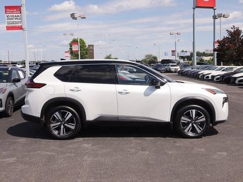 Certified 2025 Nissan Rogue SL w/ SL Premium Package FWD image 5