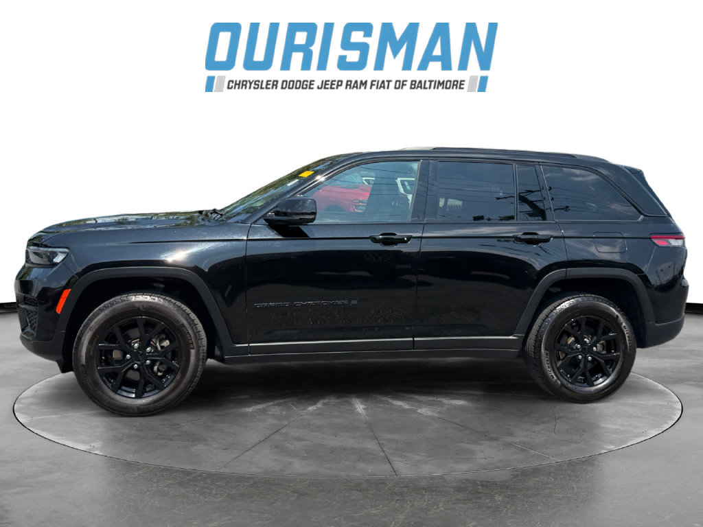 Used 2024 Jeep Grand Cherokee Altitude AWD/4WD image 3