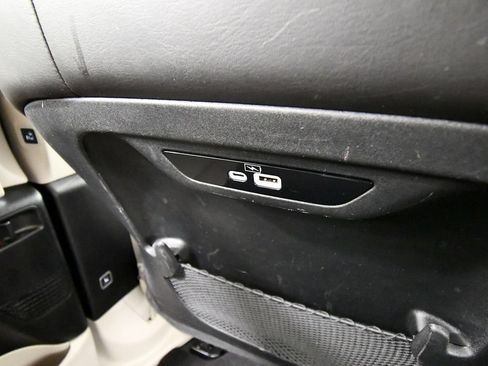 Used 2023 Chrysler Pacifica Touring-L FWD image 15