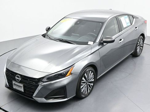 Used 2024 Nissan Altima 2.5 SV FWD image 37