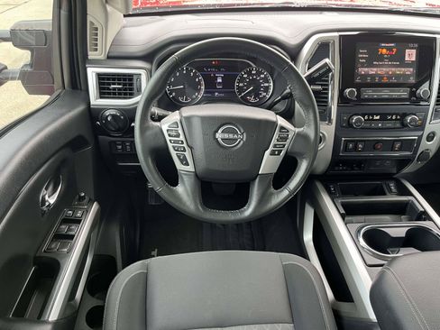 Used 2023 Nissan Titan SV w/ SV Convenience Package RWD image 10