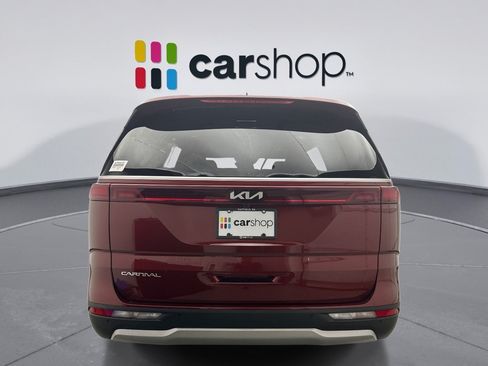 Used 2024 Kia Carnival EX FWD image 4