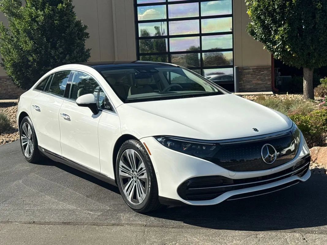 Used 2022 Mercedes-Benz EQS 450+ Sedan image 2