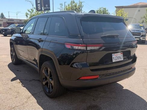 Used 2023 Jeep Grand Cherokee Altitude RWD image 4