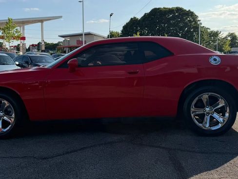 Used 2014 Dodge Challenger SXT w/ Sport Appearance Package RWD image 2