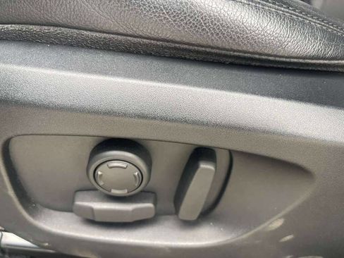 Used 2019 Land Rover Discovery Sport SE image 9