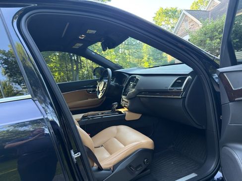 Used 2019 Volvo XC90 T6 Momentum w/ Advanced Package AWD/4WD image 2