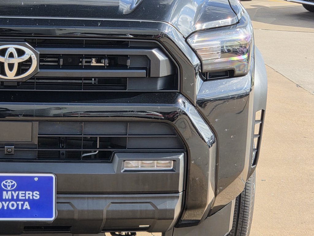 Used 2025 Toyota 4Runner SR5 AWD/4WD image 4
