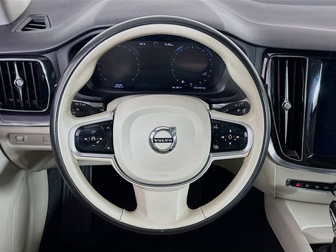 Used 2020 Volvo V60 T5 Momentum w/ Premium Package FWD image 18