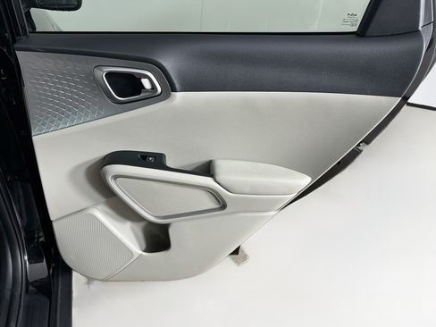 Used 2025 Kia Soul LX w/ LX Technology Package FWD image 28