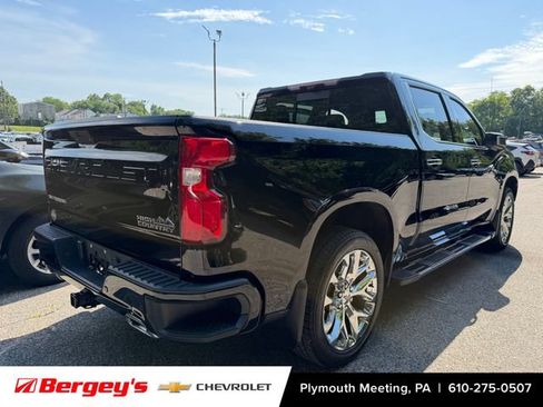 Used 2021 Chevrolet Silverado 1500 High Country w/ Technology Package AWD/4WD image 2