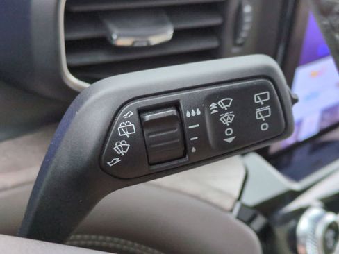 Used 2023 Ford Explorer Platinum w/ Technology Package AWD/4WD image 27