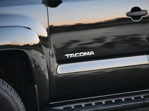 Used 2015 Toyota Tacoma 4x4 Double Cab w/ TRD Off-Road Package image 30