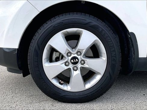 Used 2019 Kia Soul FWD image 10