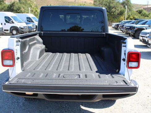 New 2026 Jeep Gladiator Mojave AWD/4WD image 9