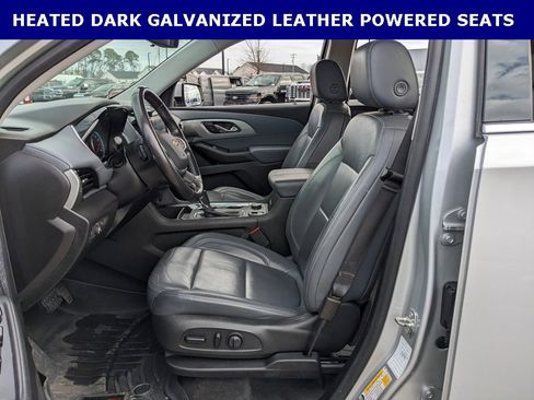 Used 2020 Chevrolet Traverse LT w/ LT Premium Package image 3