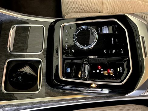 Used 2025 BMW i7 eDrive50 image 7