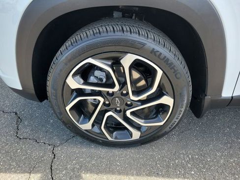 Used 2024 Chevrolet Trax RS w/ Driver Confidence Package image 32