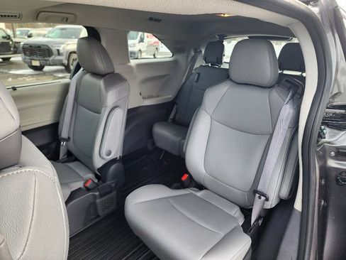 Used 2023 Toyota Sienna XLE image 23