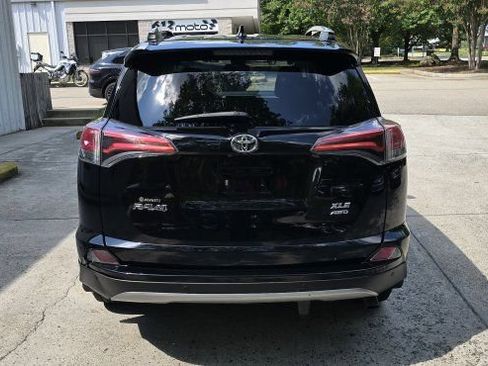 Used 2017 Toyota RAV4 XLE AWD/4WD image 4