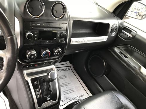Used 2016 Jeep Compass Latitude FWD image 14