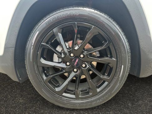 Used 2023 GMC Terrain SLT w/ Infotainment Package II image 14